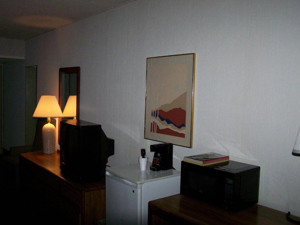 Seasons Inn And Suites Fort Smith Room photo